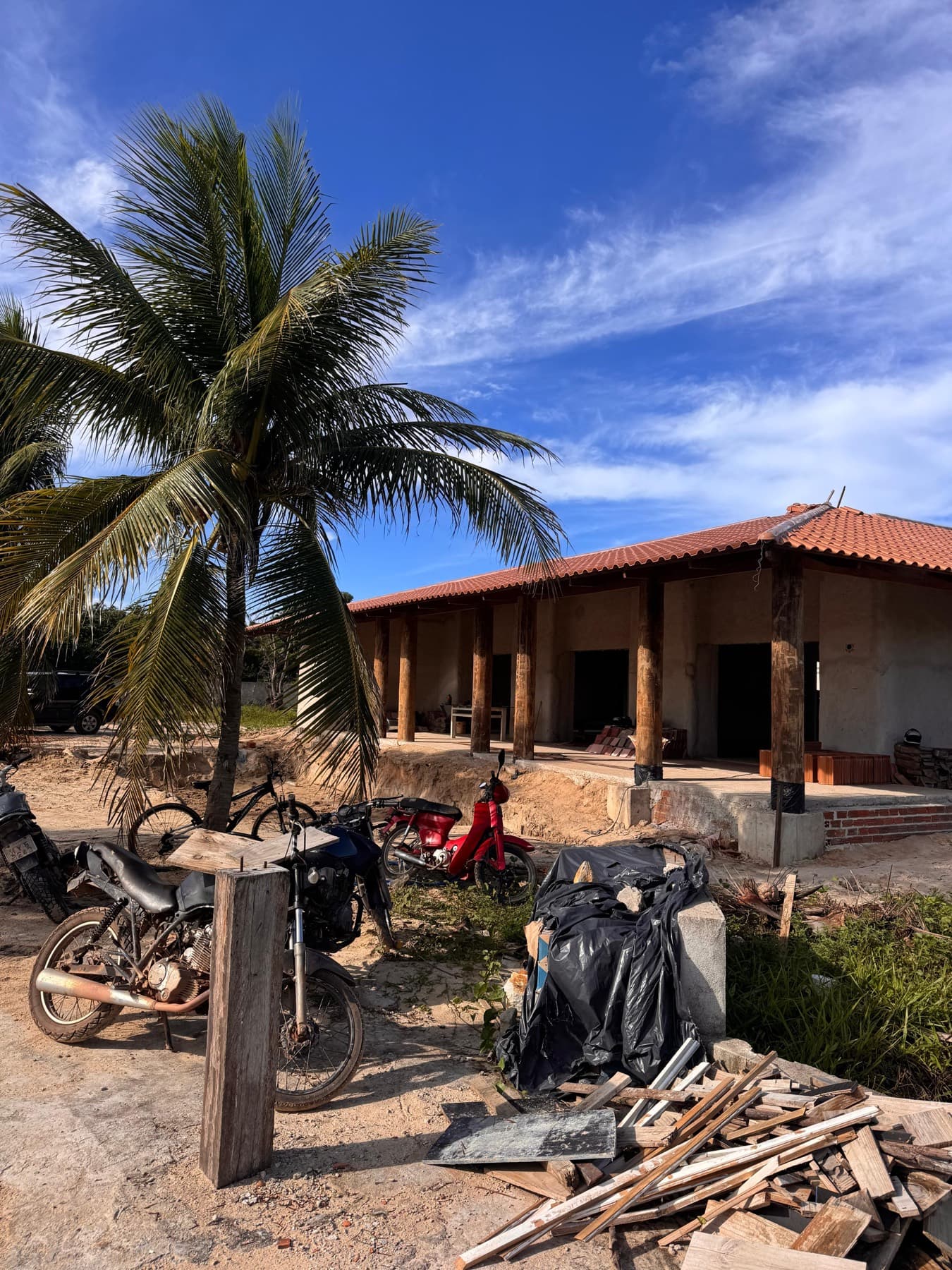 Main view of the private residence under construction in Paracuru.